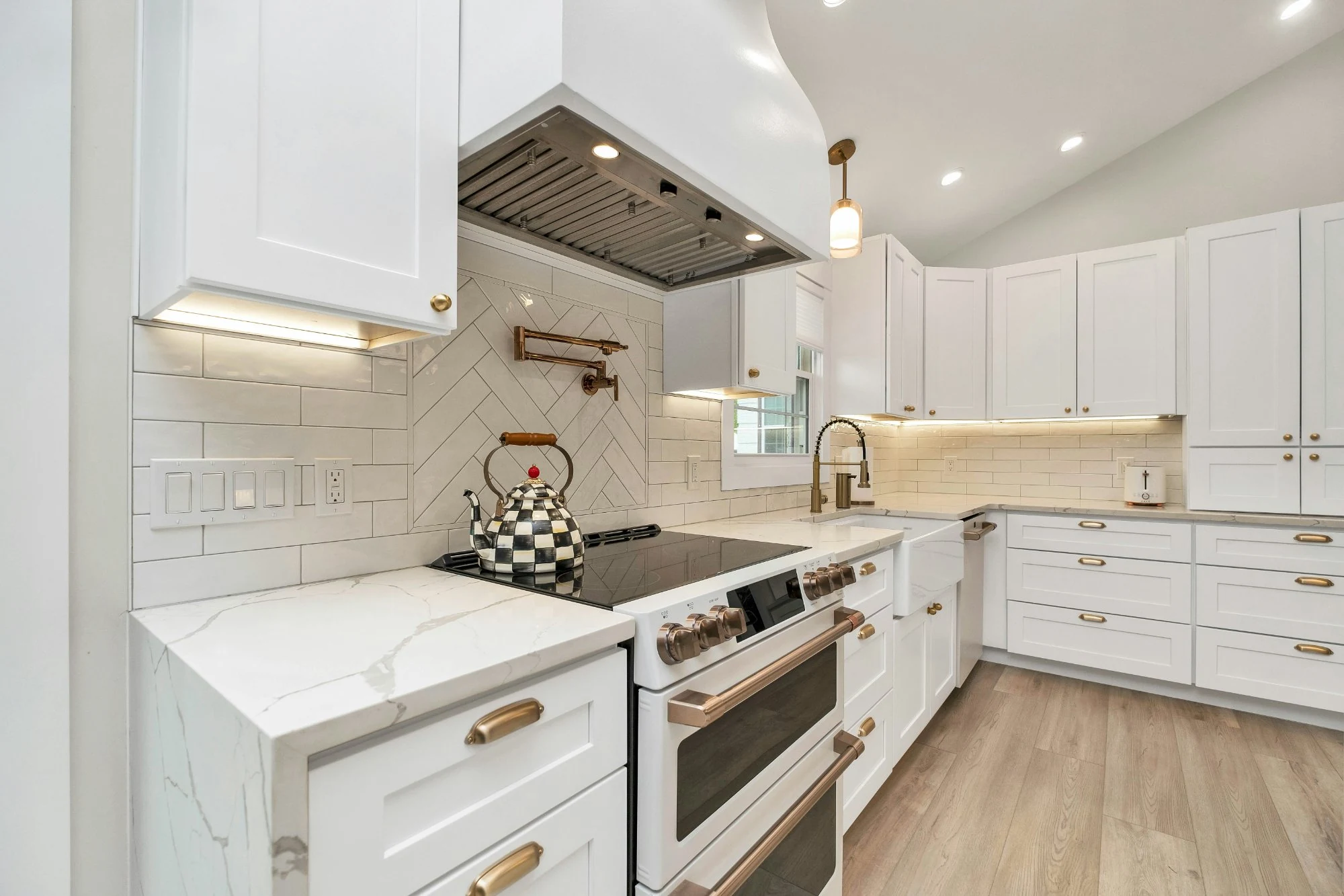 Range hood detail